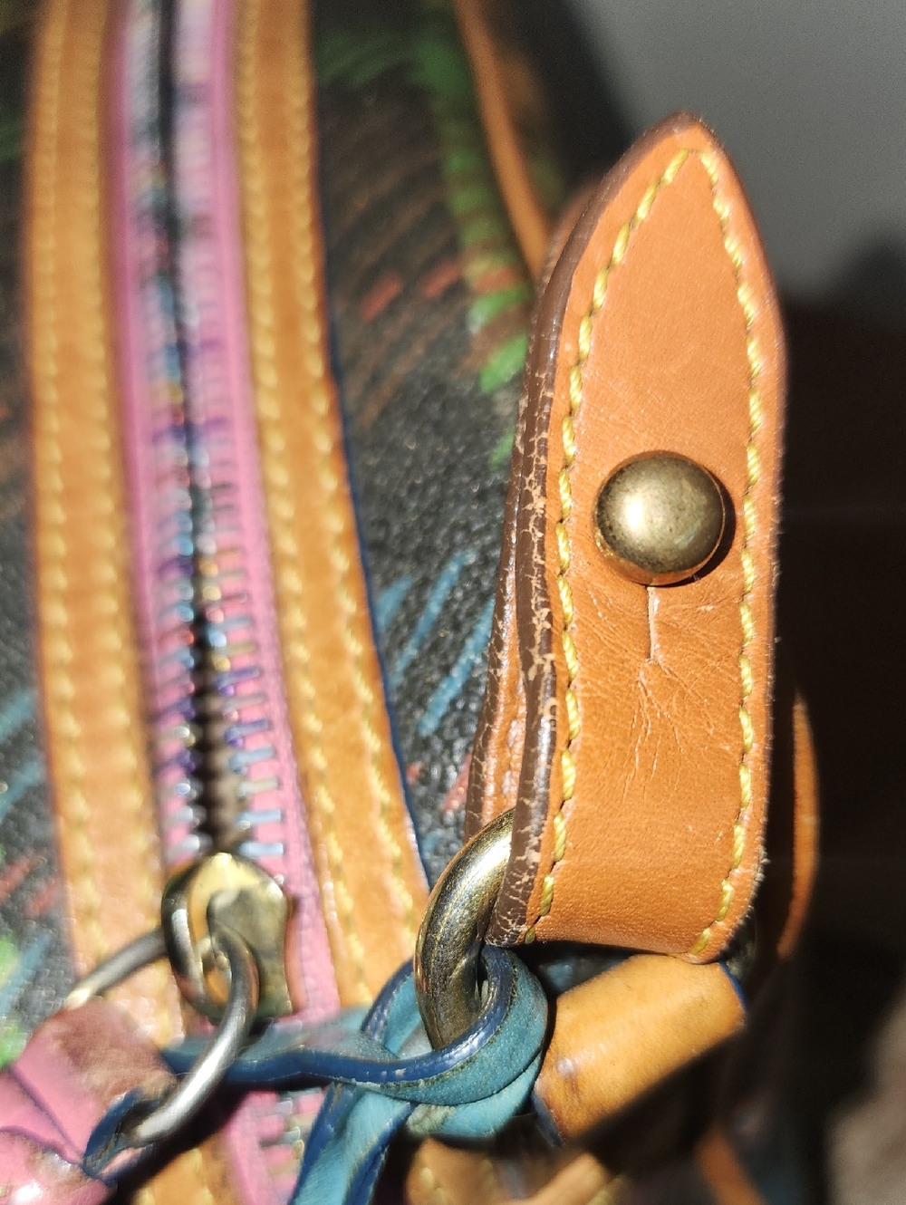 Dooney & Bourke Vintage Leather Rainbow Plaid Crossbody Baguette Pink Blue Y2K - Picture 11 of 16